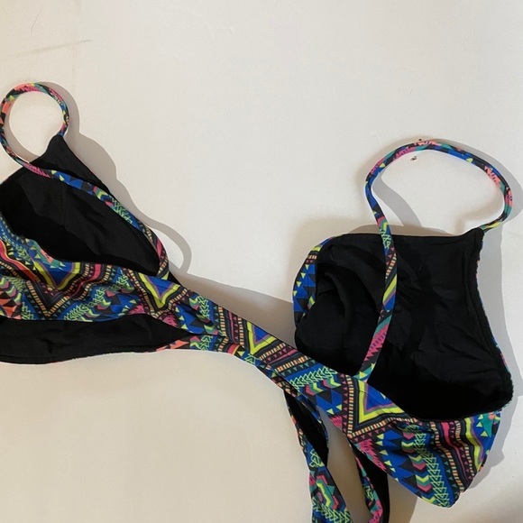 L*Space‎ Wrap Around Bikini Top - Picture 6 of 6